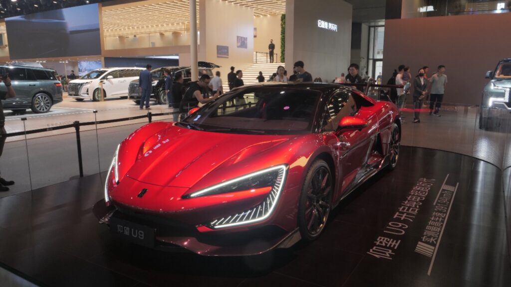 Chinese automaker unveils wild new sports car packed with insane tech