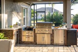 Ultimate Guide to Hiring Custom Outdoor Kitchen Installers and Top Appliance Choices